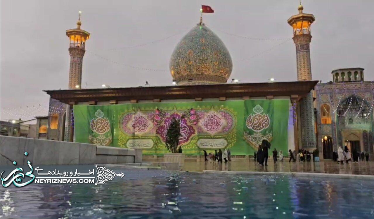 باران رحمت الهی صحن حرم شاهچراغ(ع) را در آغوش گرفت باران رحمت الهی صحن حرم شاهچراغ(ع) را در آغوش گرفت